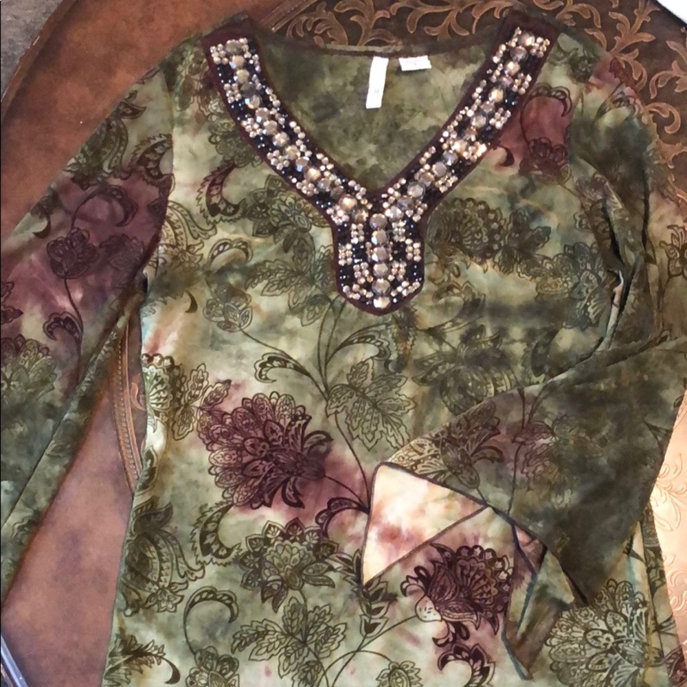 Woman’s top size small Sami & Jo